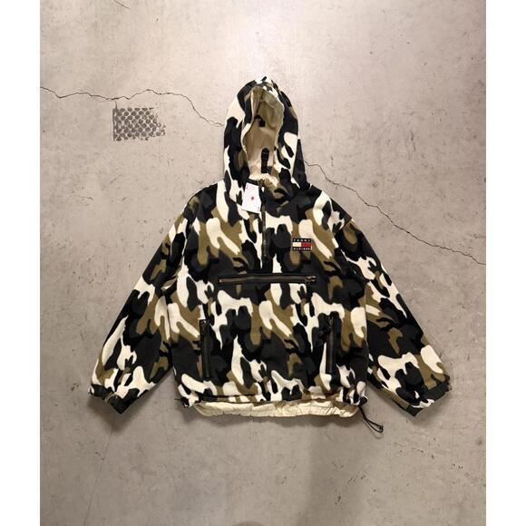 Tommy Hilfiger Other - RARE Tommy Hilfiger Reversible Camo & Cream Pullover Jacket